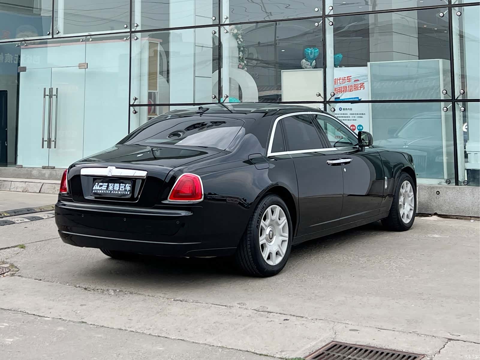 Rolls-Royce Ghost, 2011 4