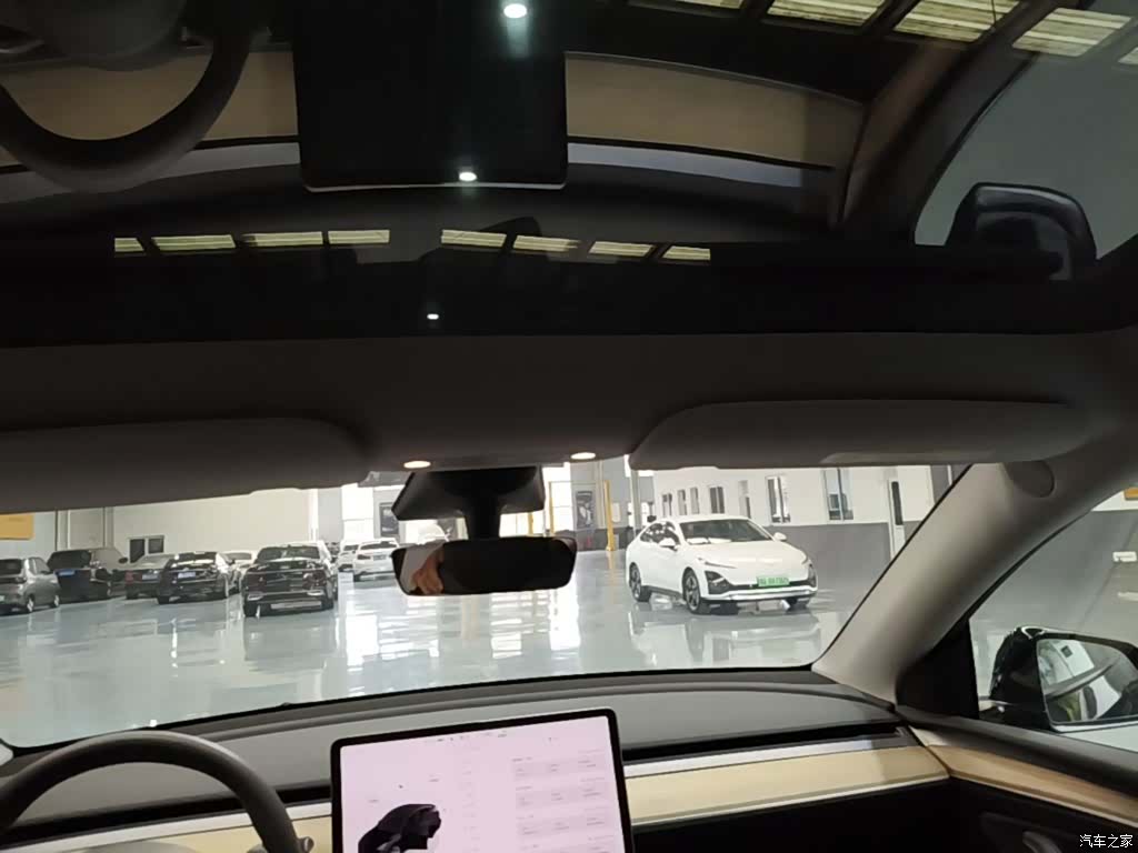 Tesla Model Y, 2023 18