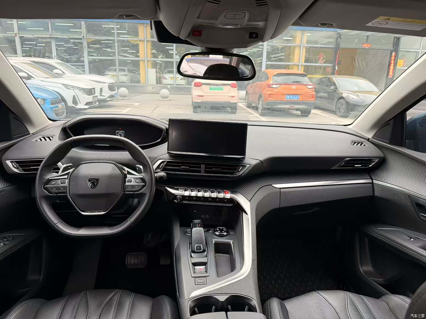 Peugeot 5008, 2023 все фото