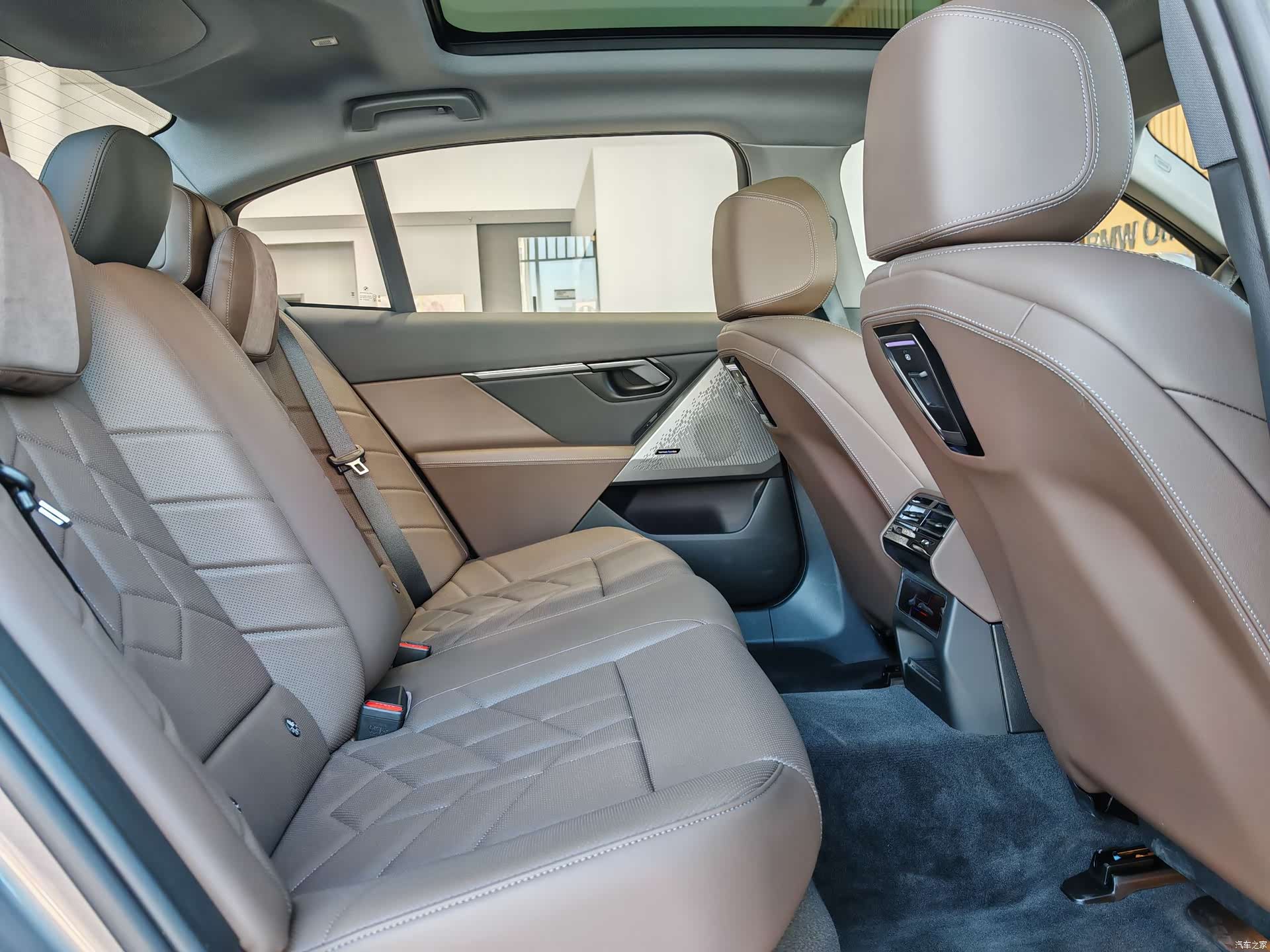 BMW 5 Series, 2025 16