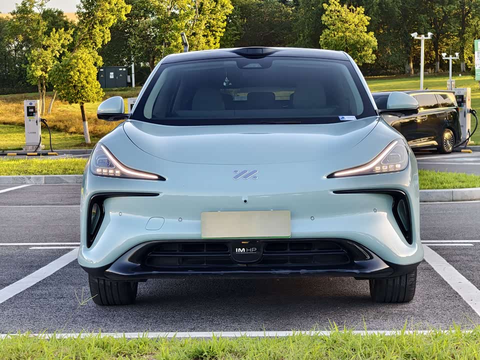 IM Motors Zhiji LS6 IM Motors Zhiji LS6