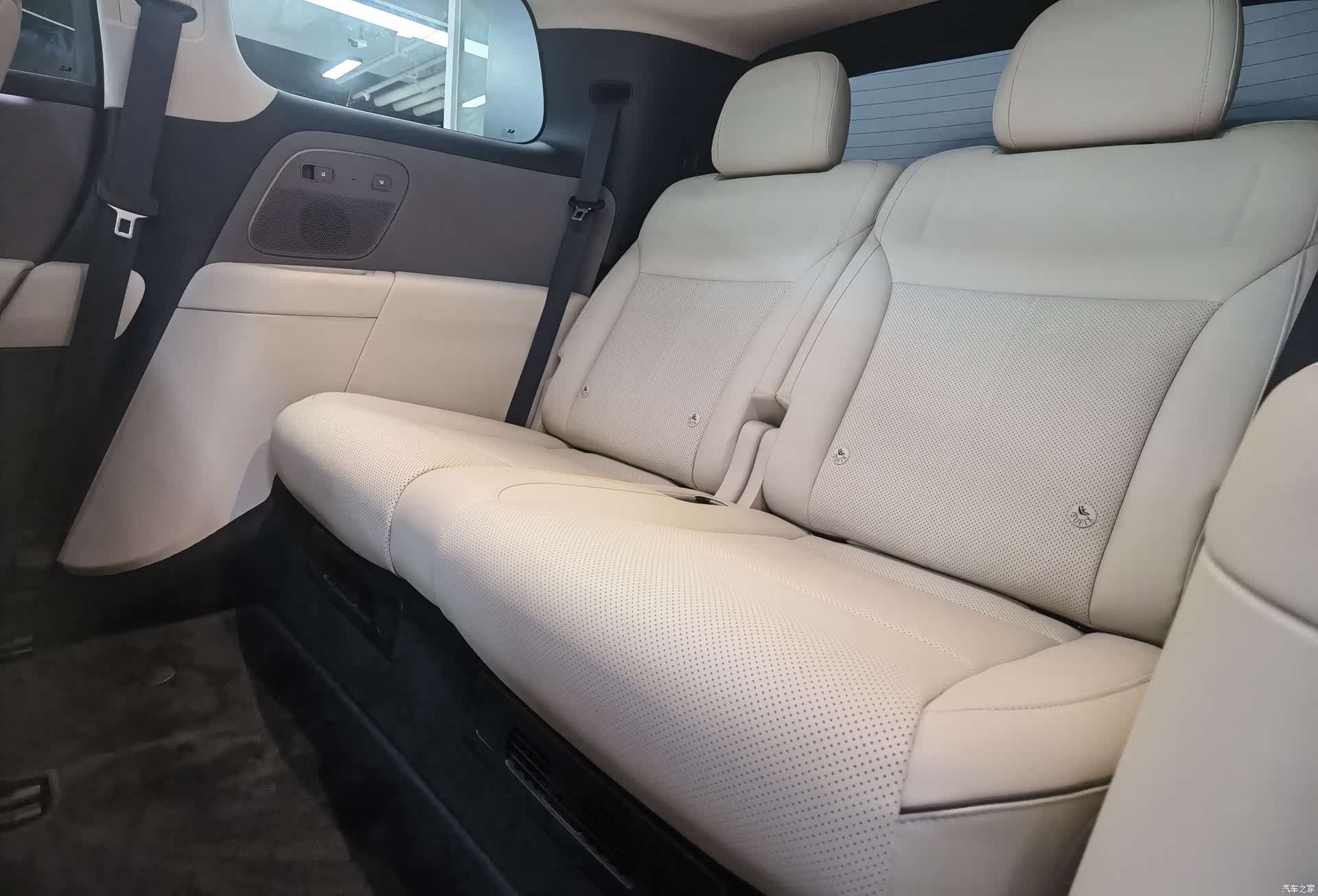 Li Auto i8, 2025 10