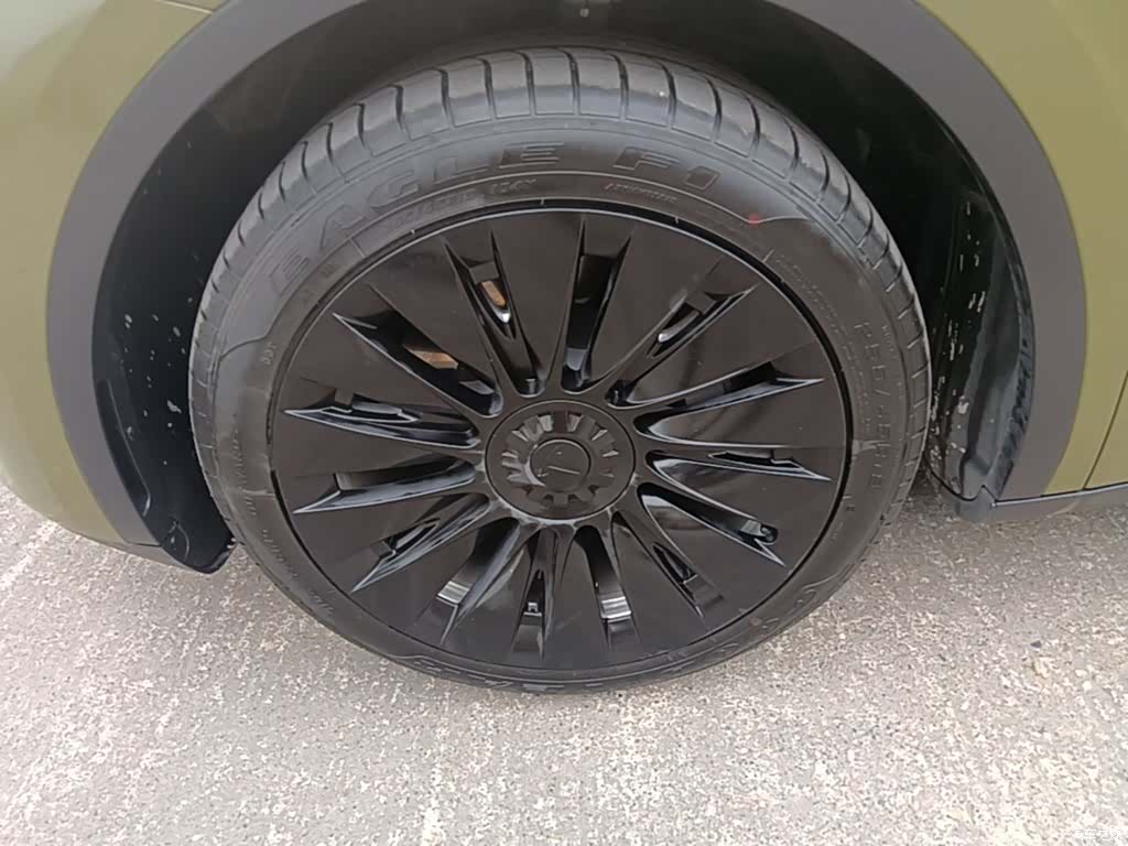 Tesla Model Y, 2023 23