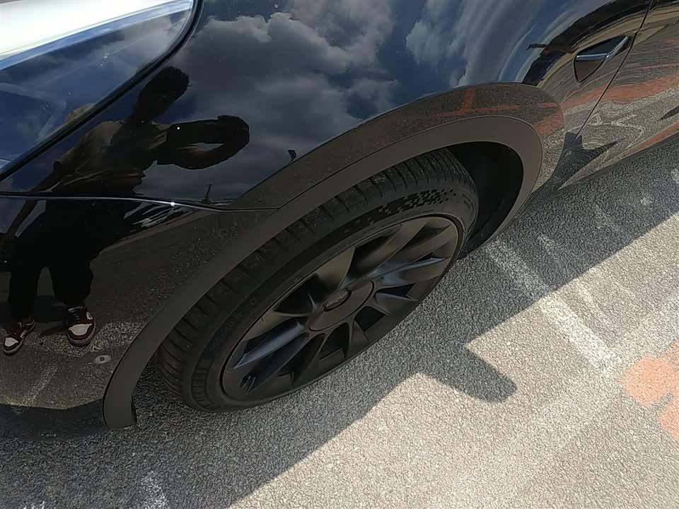 Tesla Model Y Tesla Model Y