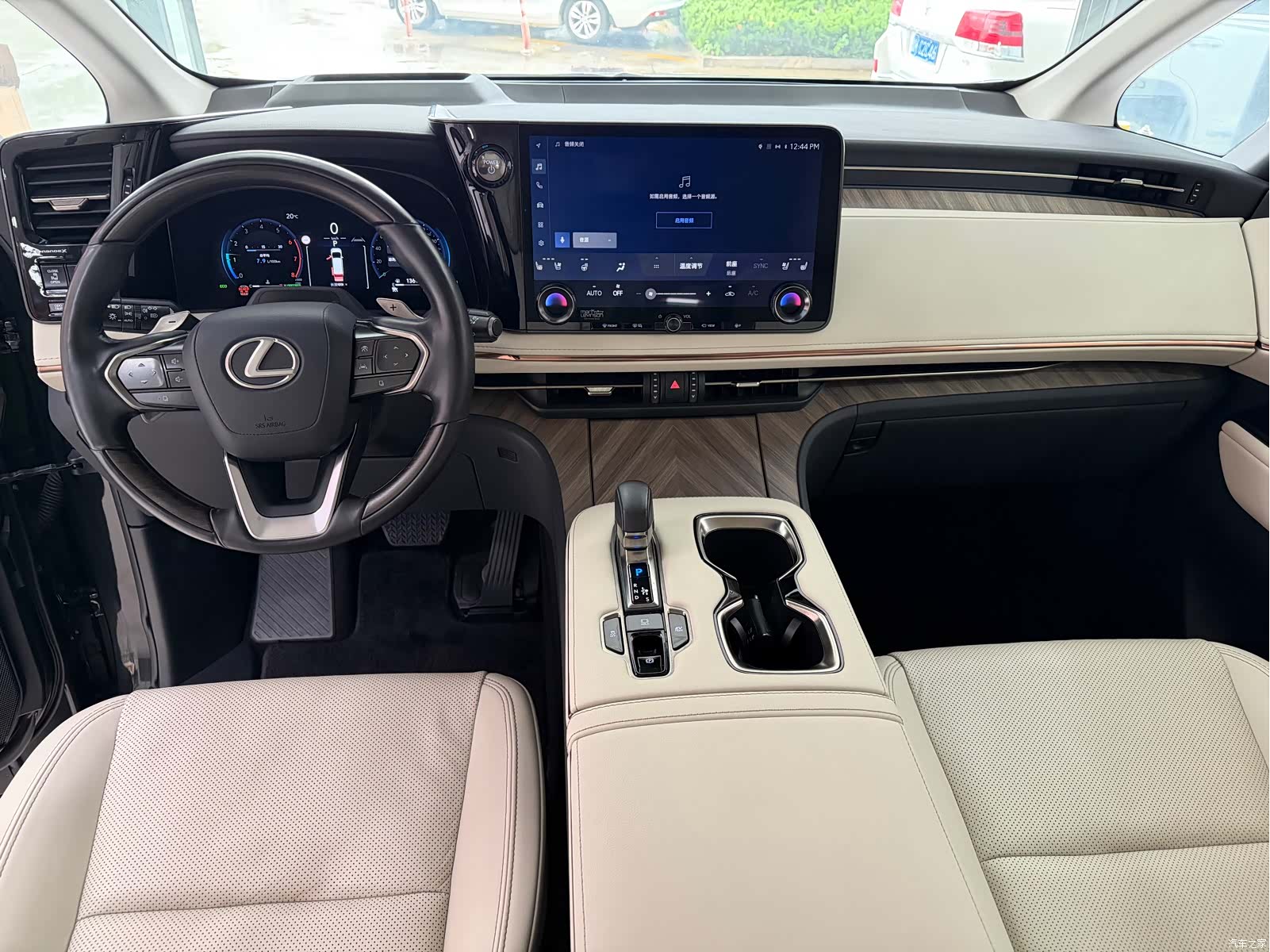 Lexus LM, 2023 8