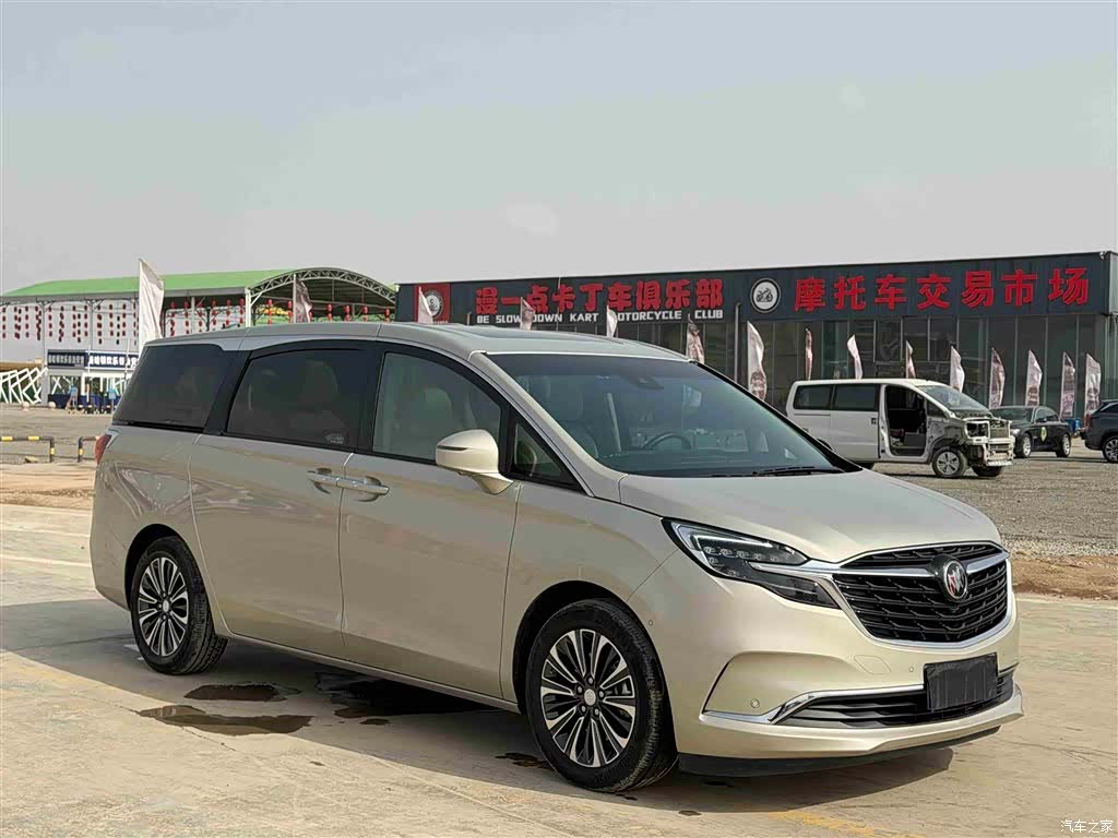 Buick GL8, 2022 3