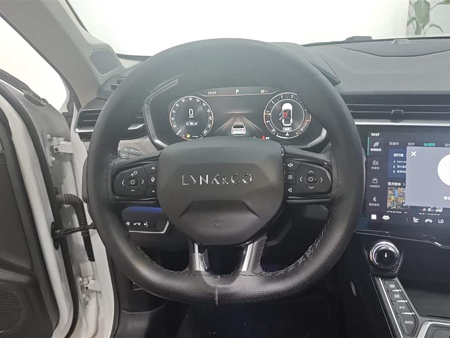 Lynk & Co 01
