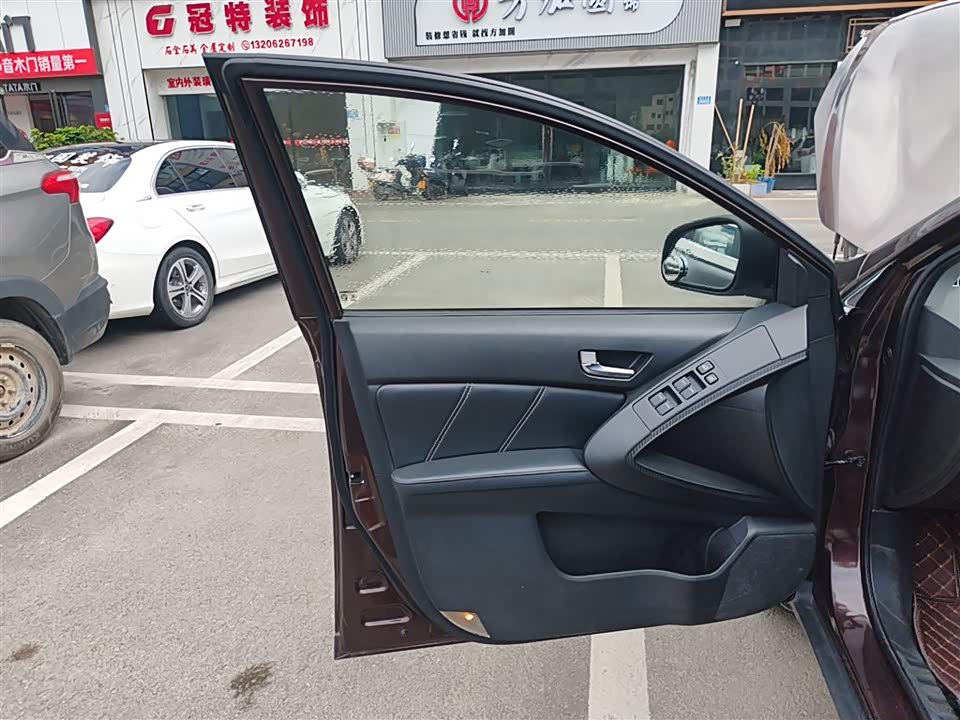 Luxgen Excellent 6 SUV Luxgen Excellent 6 SUV