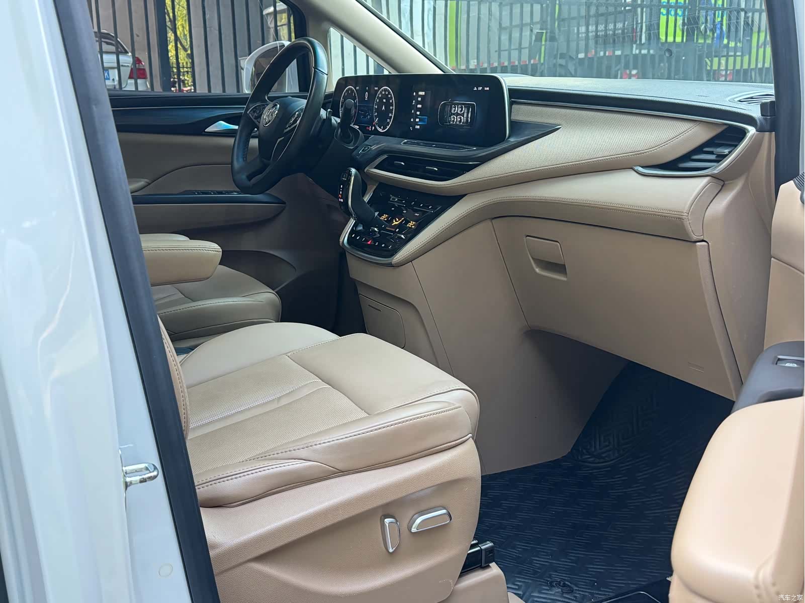 Buick GL8, 2021 12