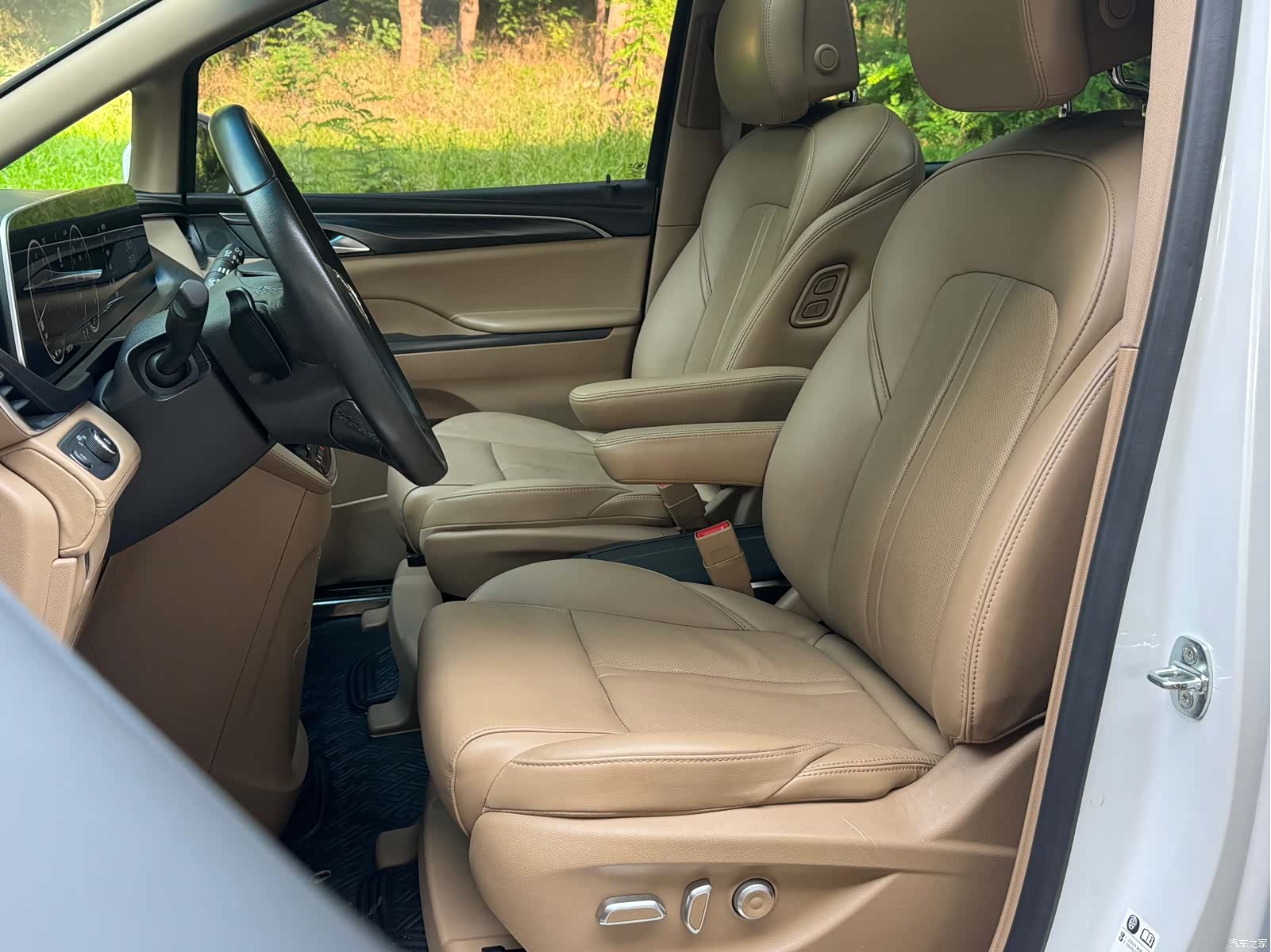Buick GL8, 2021 9
