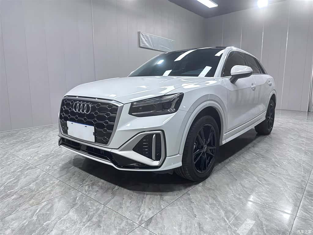 Audi Q2L, 2023 1