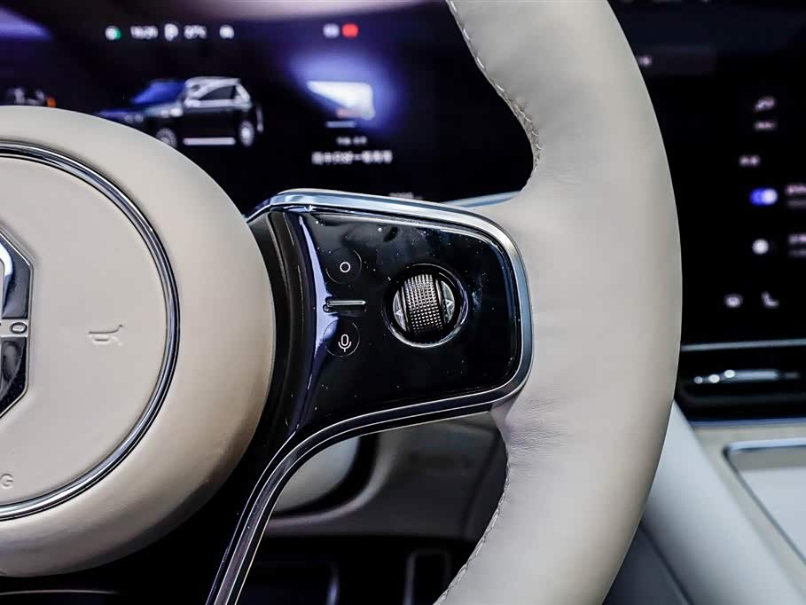 AITO Ask the world M8