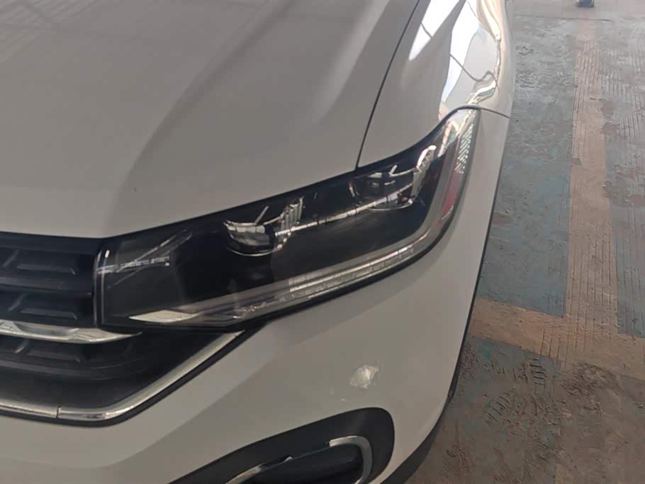 Volkswagen Exploring the shadow