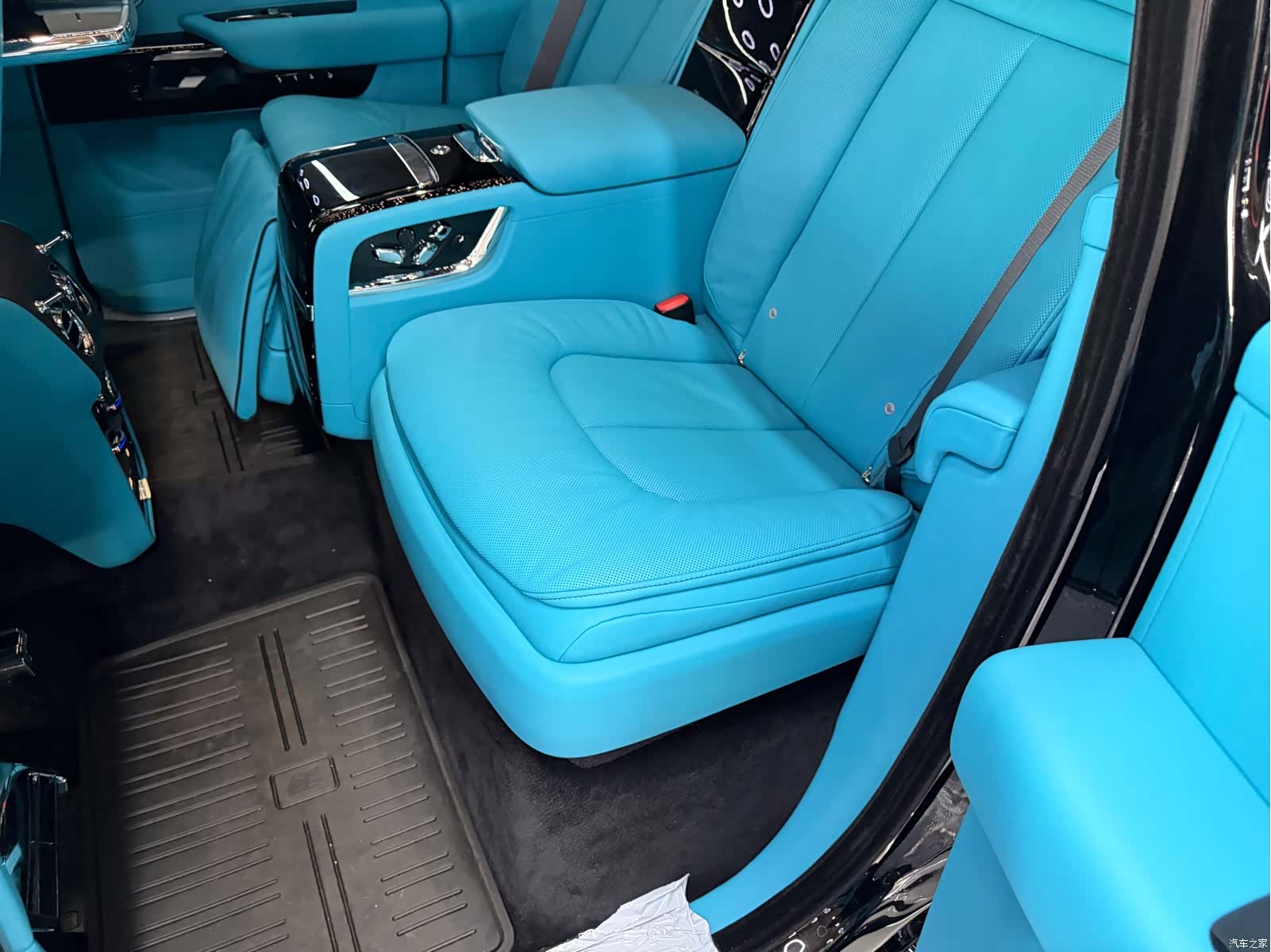 Rolls-Royce Cullinan, 2026 11