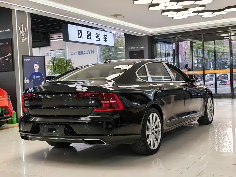 Volvo S90