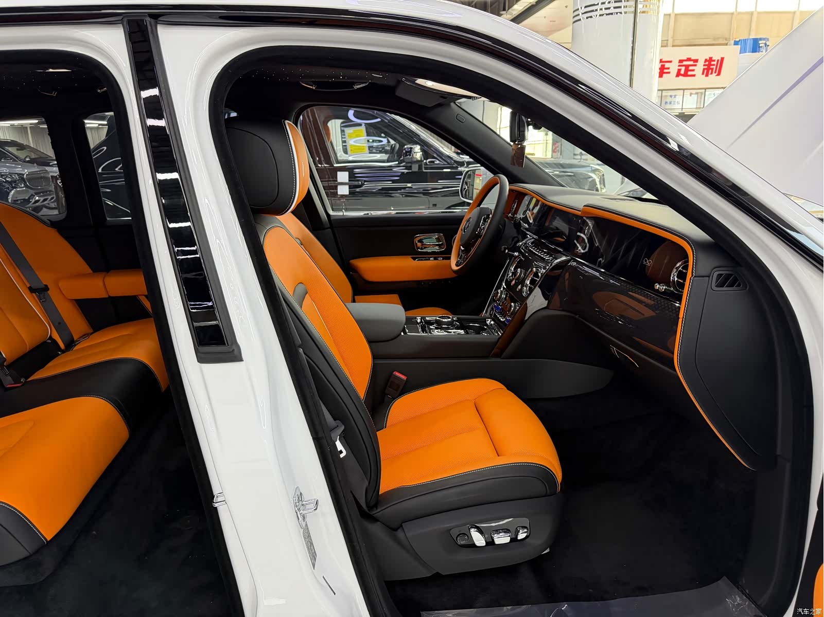 Rolls-Royce Cullinan, 2026 13