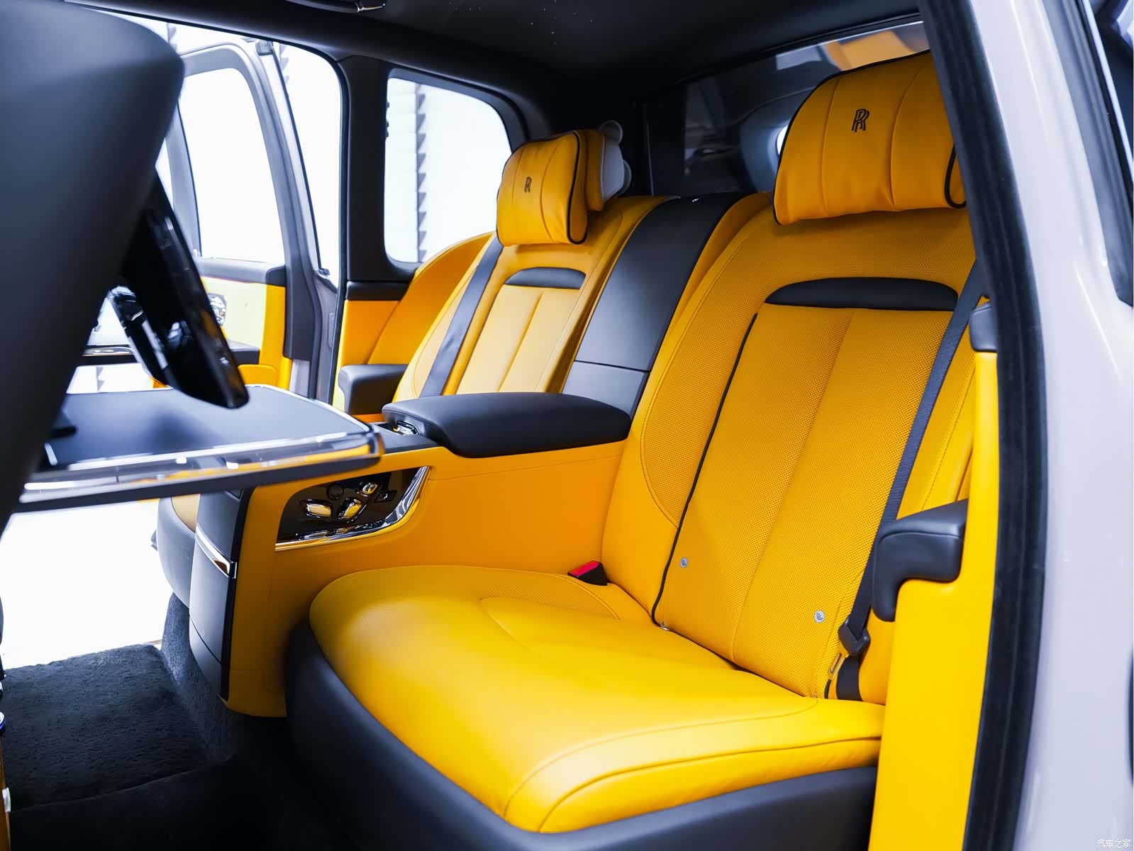 Rolls-Royce Cullinan, 2023 22