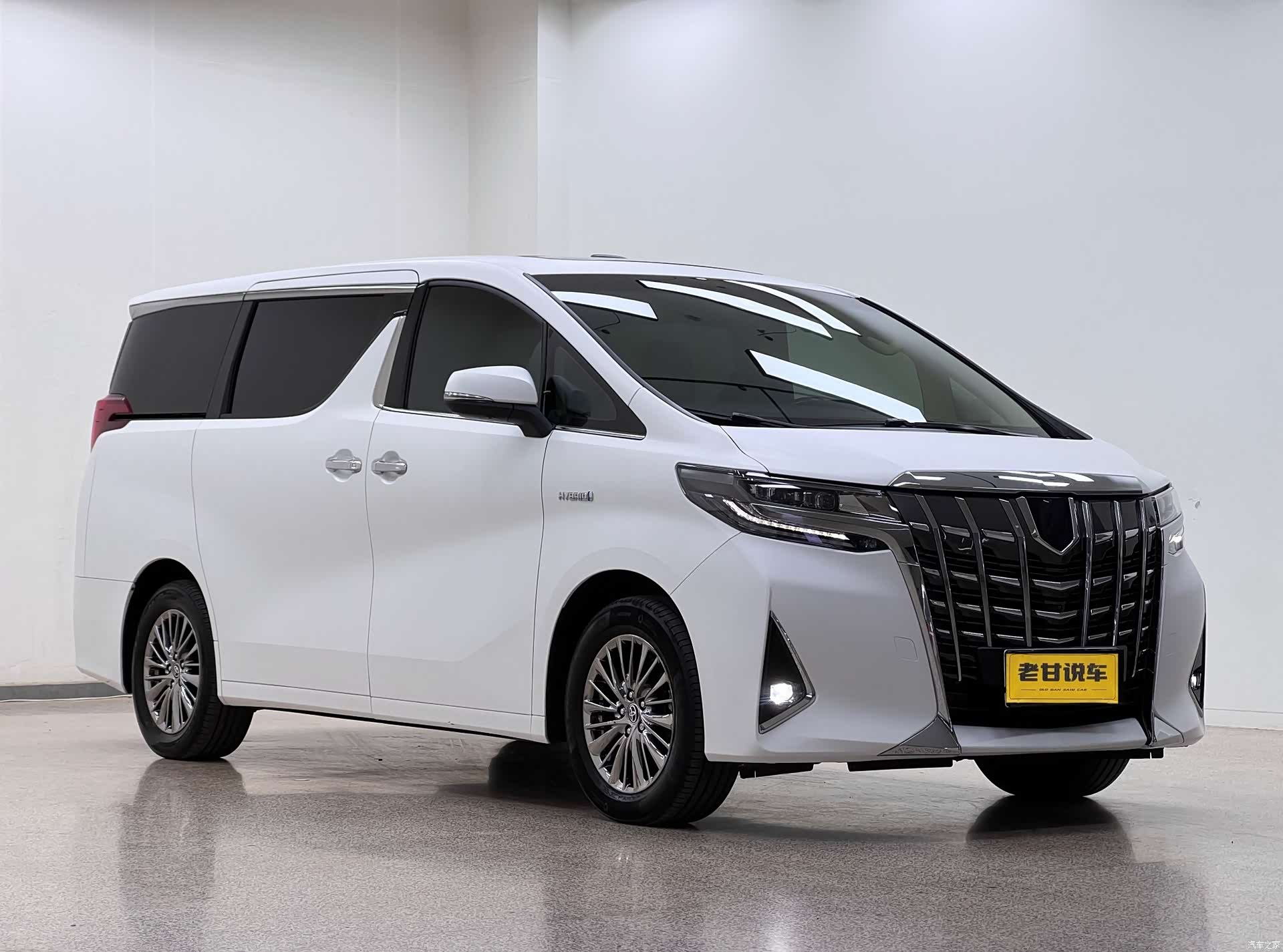 Toyota Alphard, 2022 4