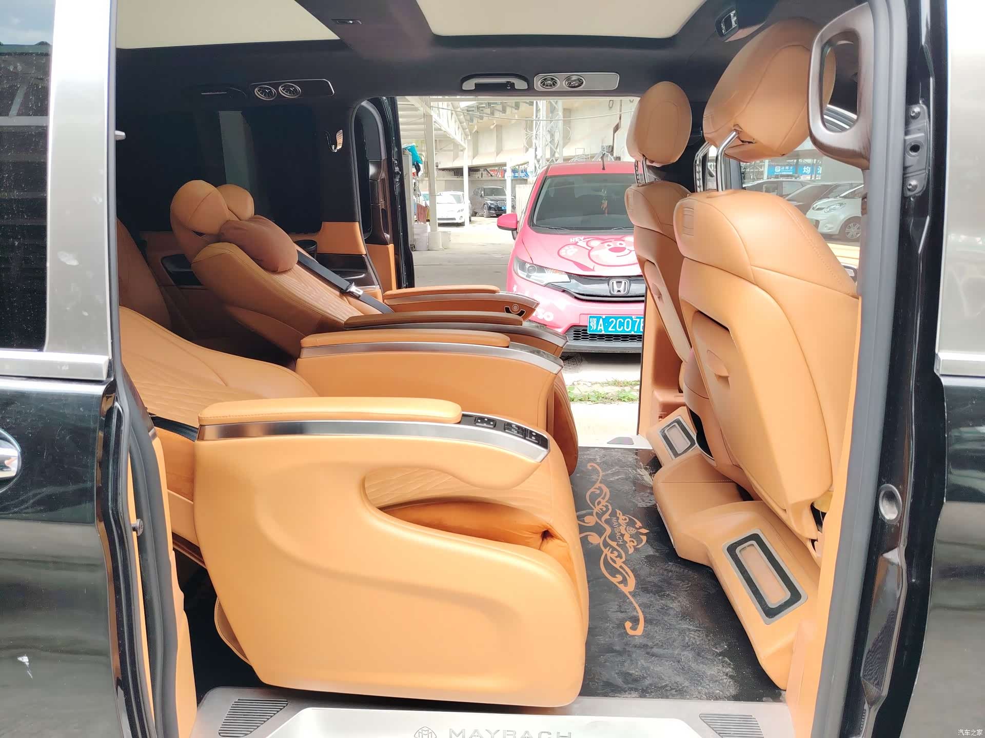Mercedes-Benz V-Class, 2022 13