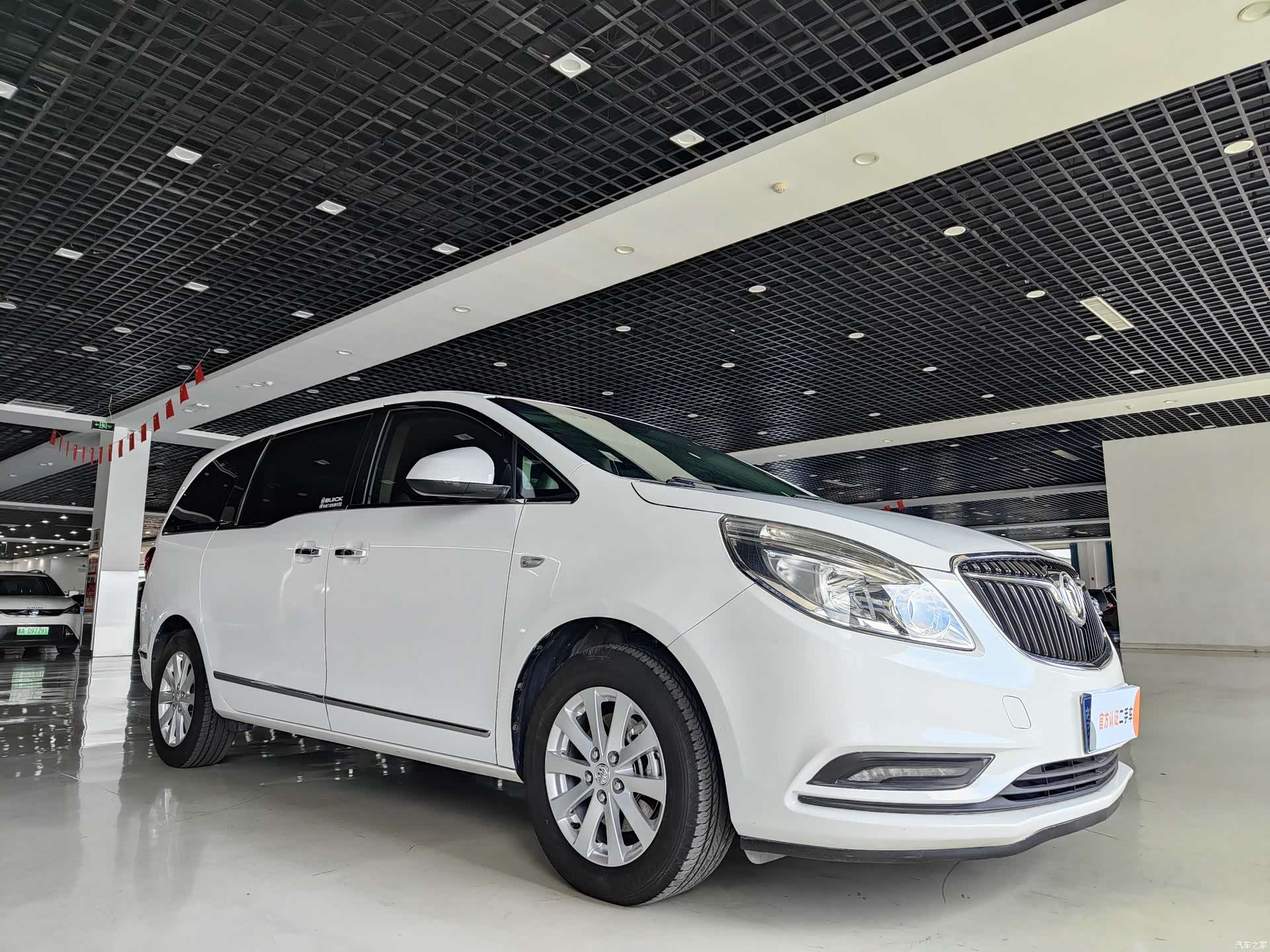Buick GL8, 2019 3