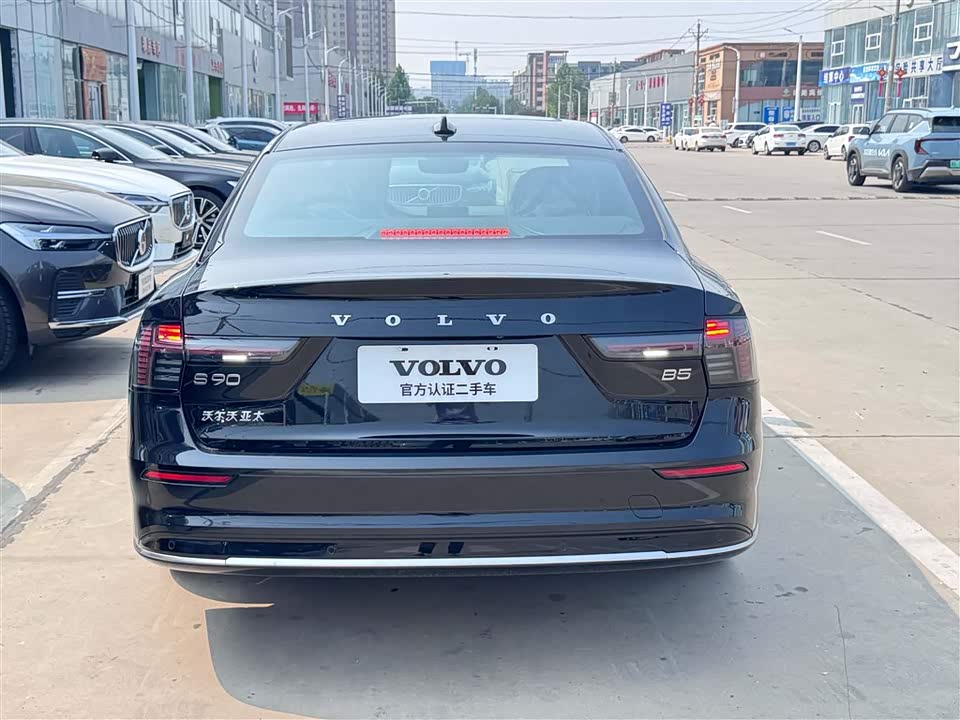 Volvo S90