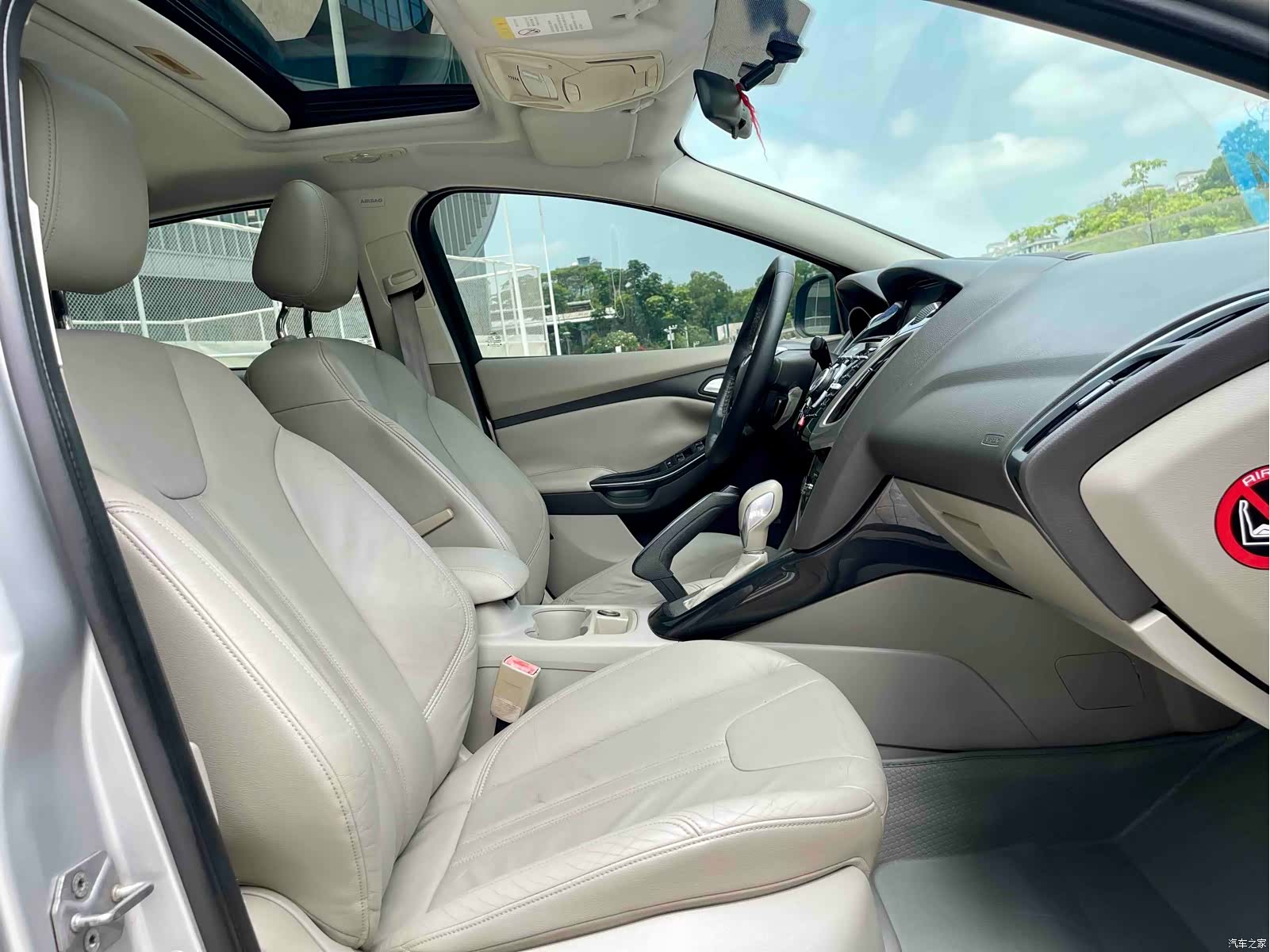 Ford Focus, 2012 6
