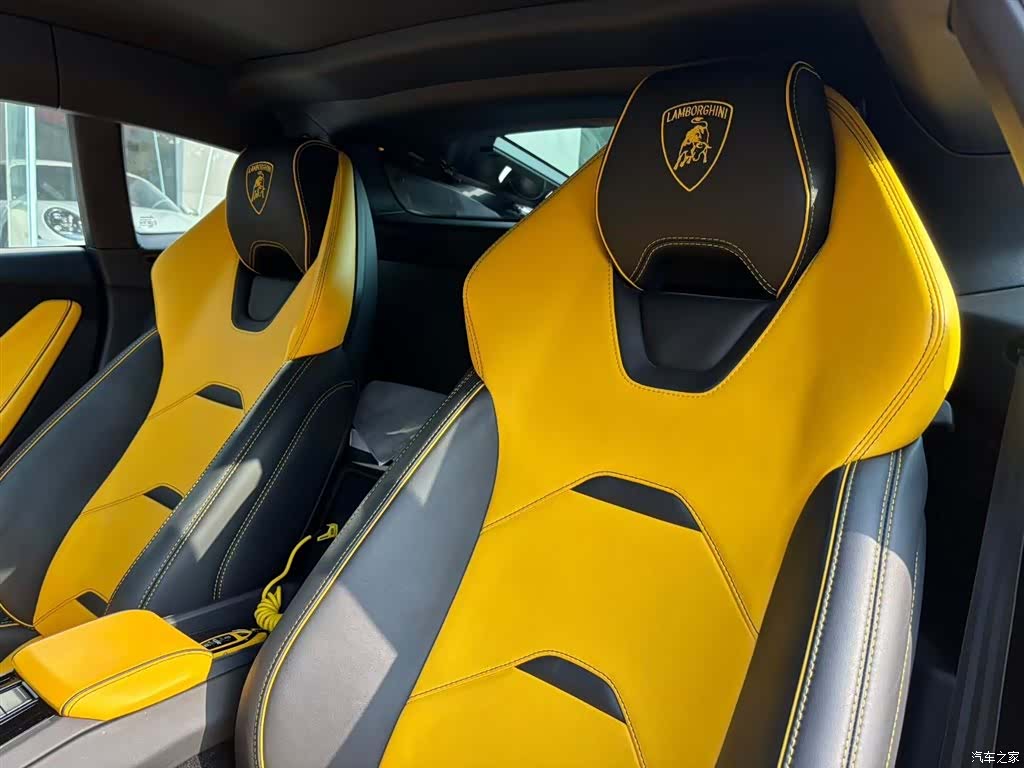 Lamborghini Huracán, 2023 все фото