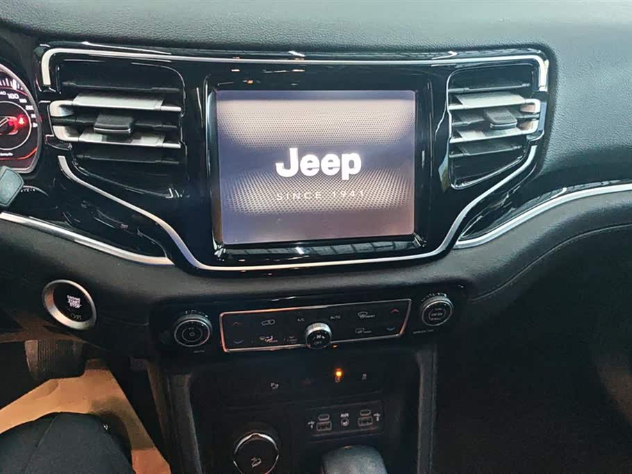 Jeep Grand Commander