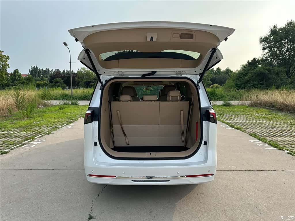 Buick GL8, 2025 8