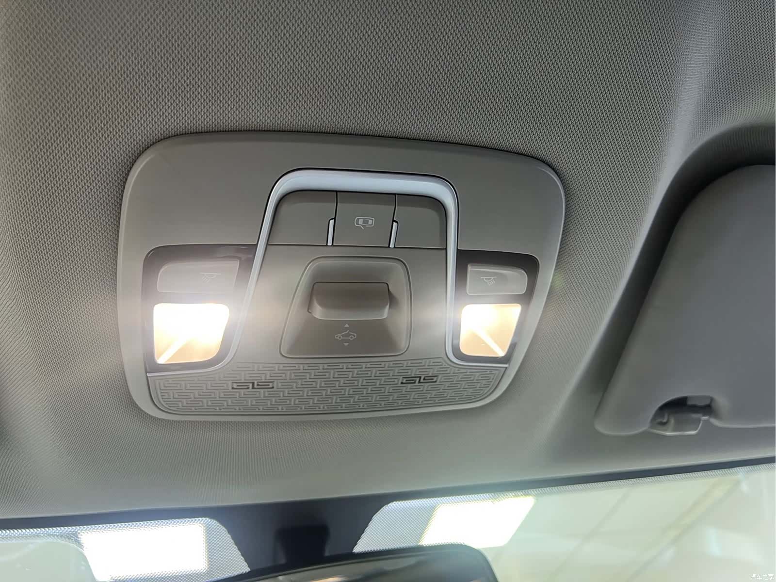 Geely Coolray, 2022 16