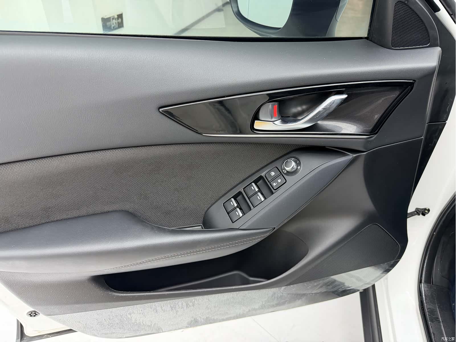 Mazda CX-4, 2023 10