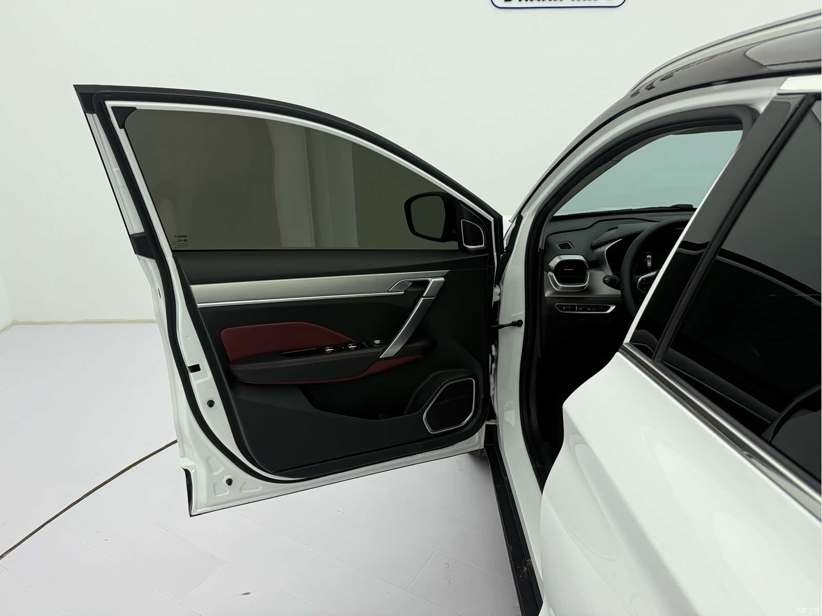 Geely Coolray, 2023 23