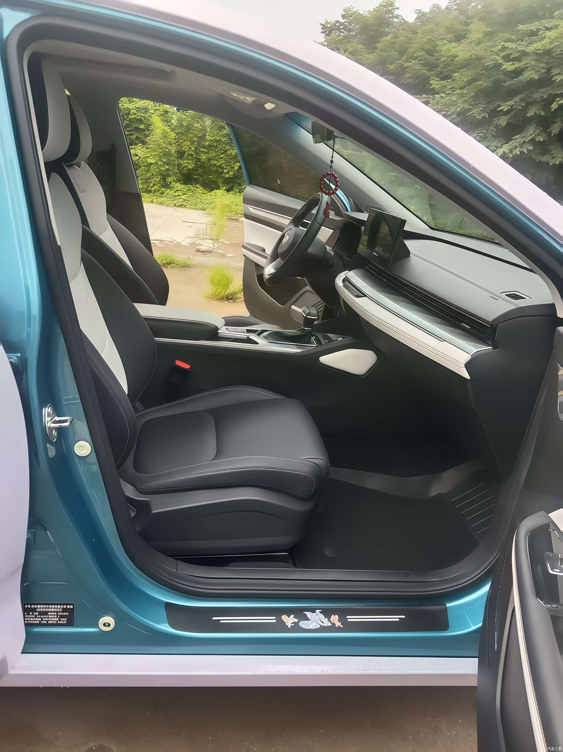 Geely Emgrand, 2022 14