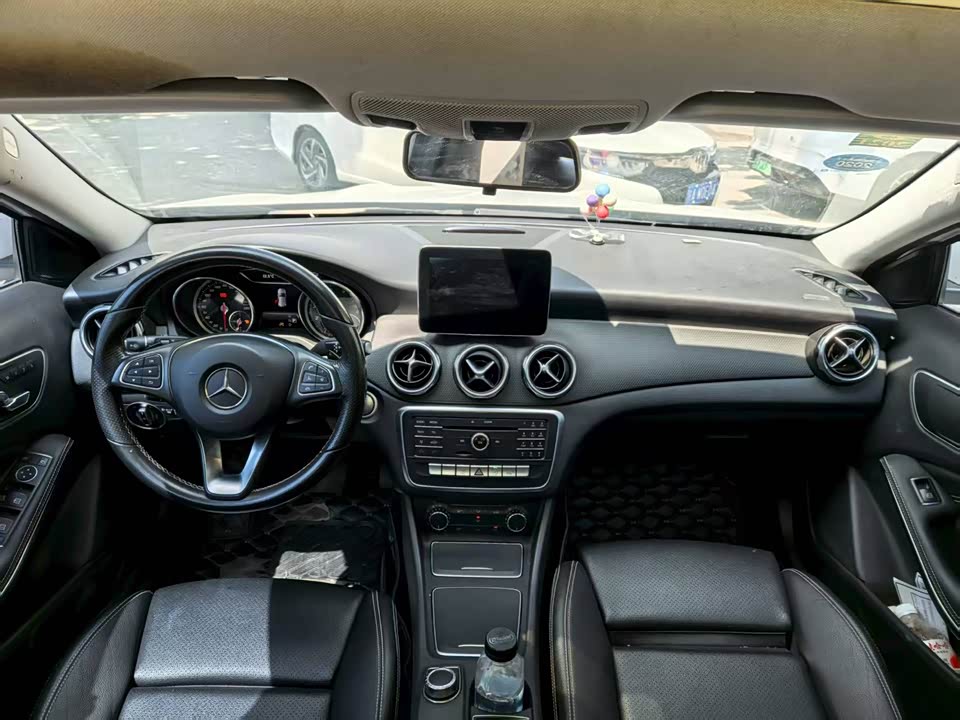 Mercedes-Benz GLA Mercedes-Benz GLA