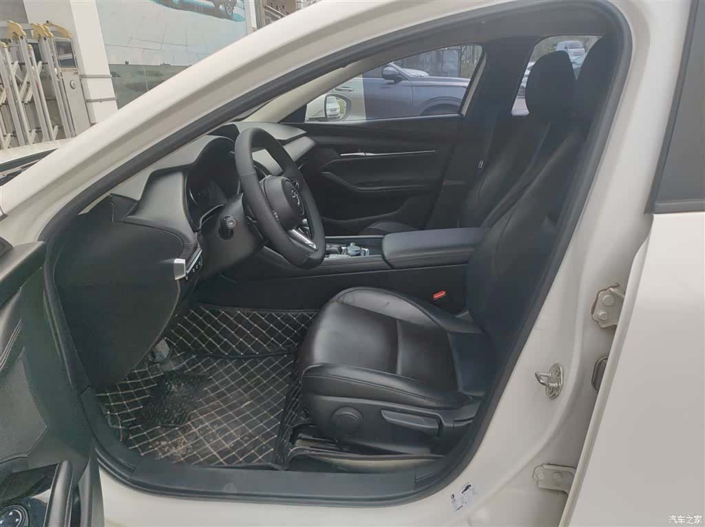 Mazda Mazda3, 2023 11