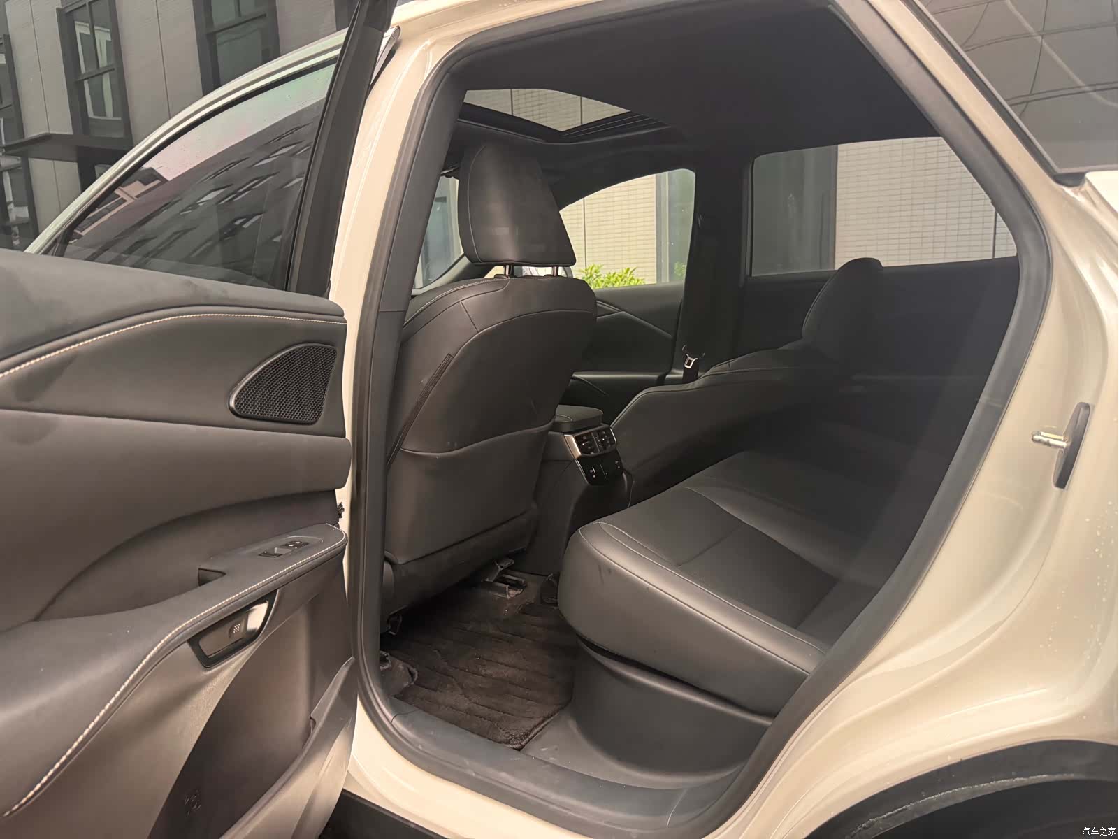 Lexus RX, 2025 6