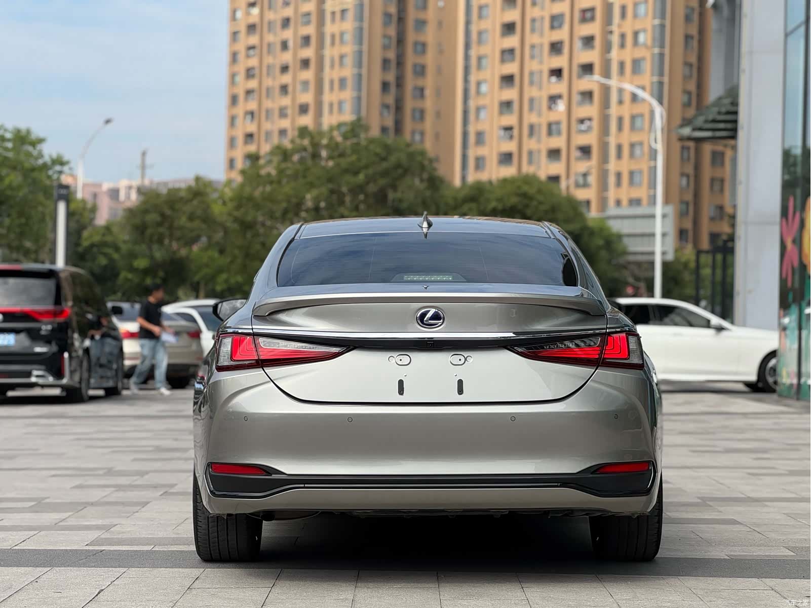 Lexus ES, 2022 все фото