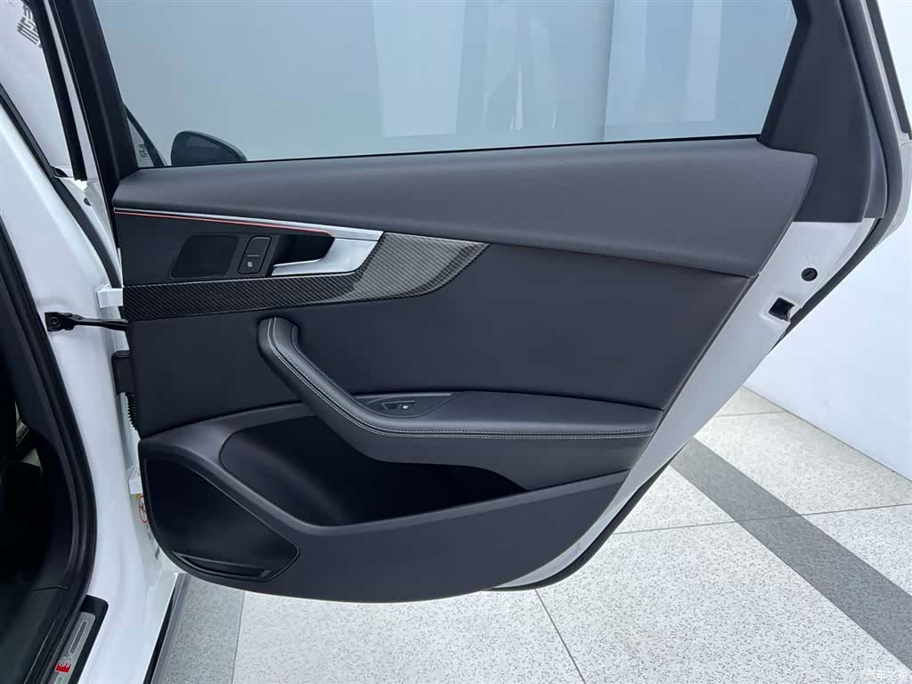 Audi A4L, 2022 28