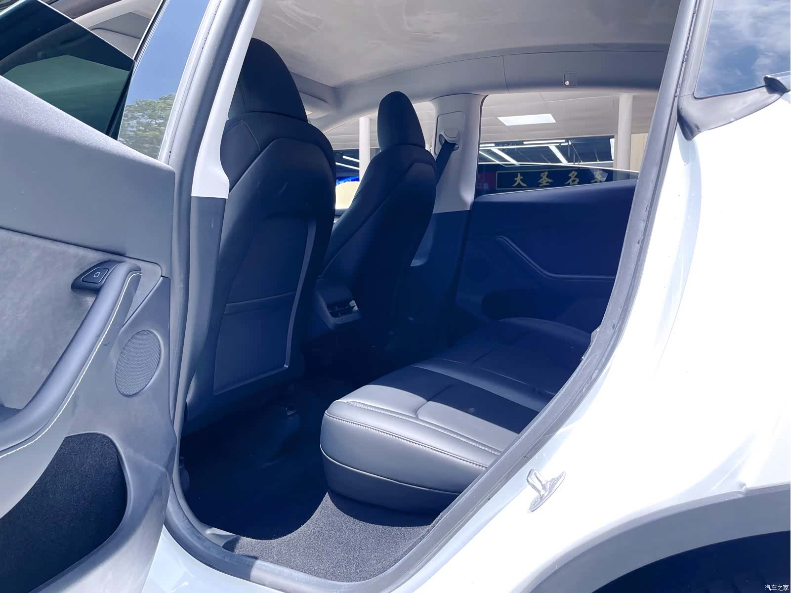 Tesla Model Y, 2023 13