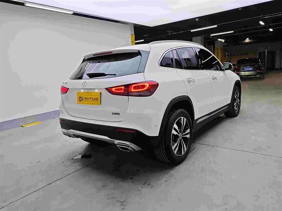 Mercedes-Benz GLA Mercedes-Benz GLA