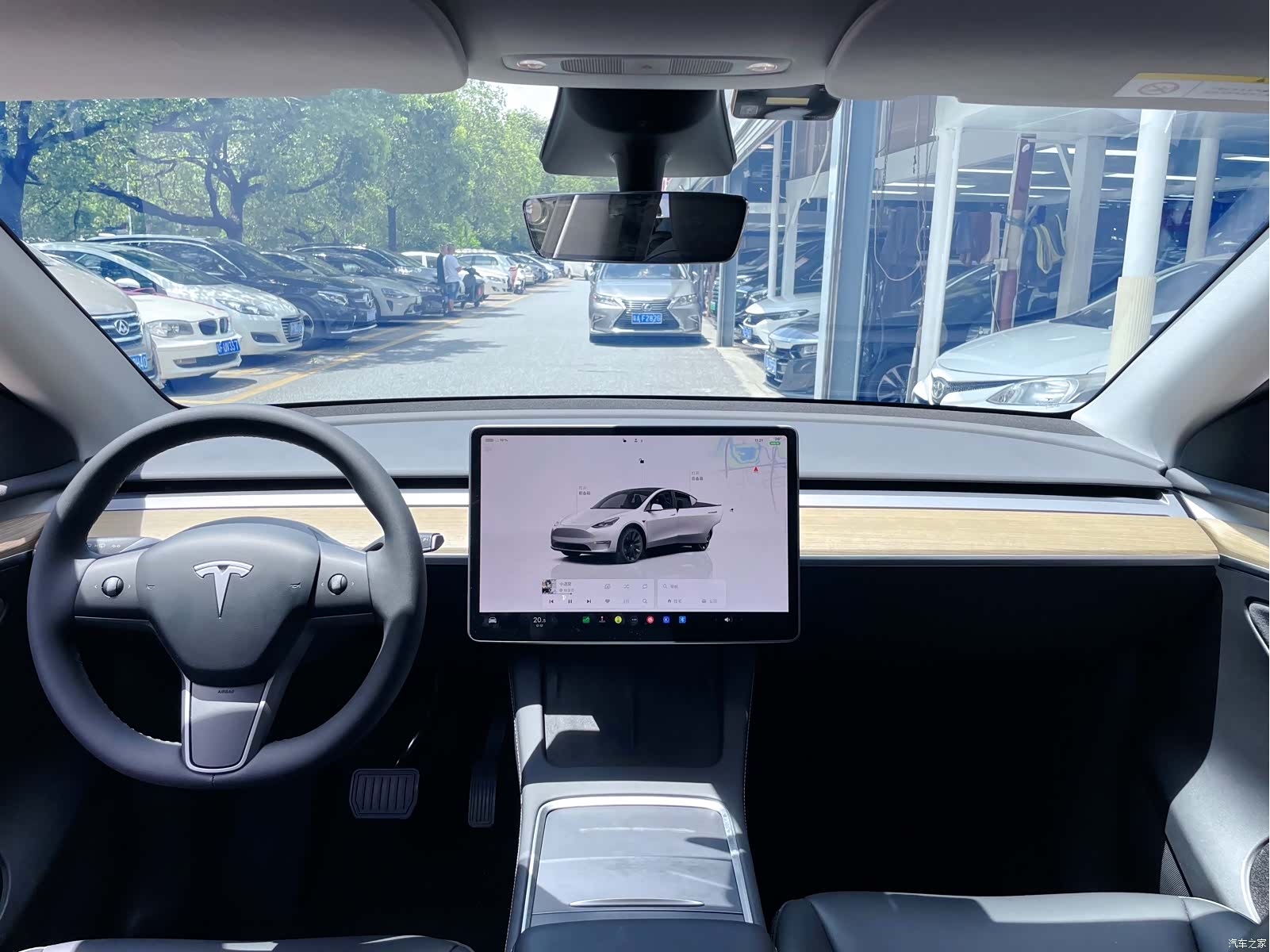 Tesla Model Y, 2023 18