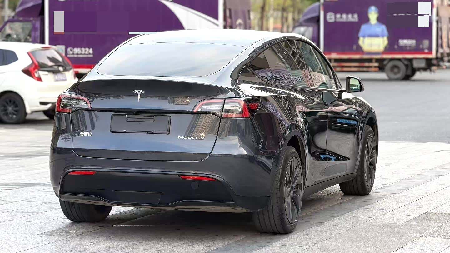 Tesla Model Y, 2024 9