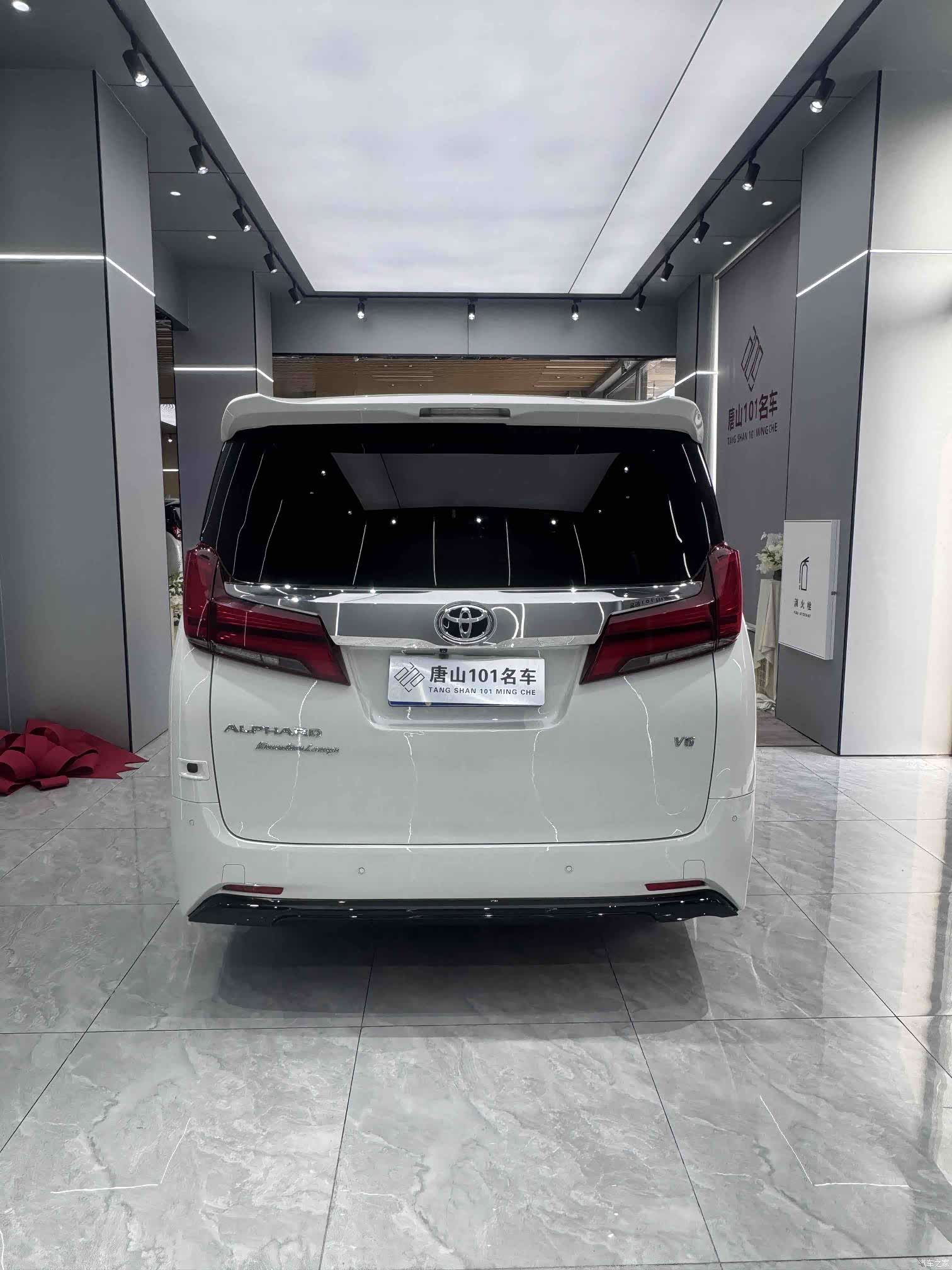 Toyota Alphard, 2019 все фото