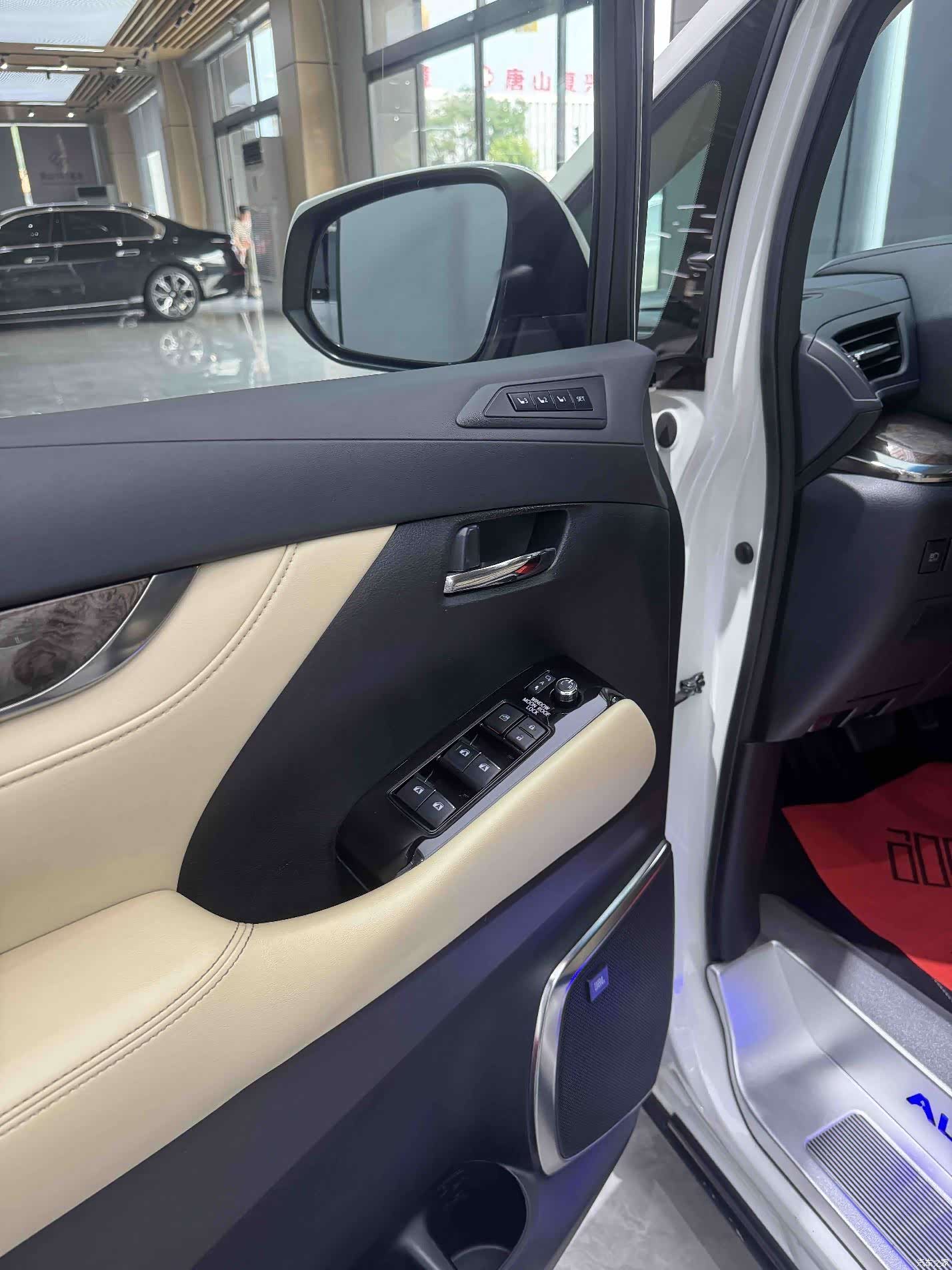 Toyota Alphard, 2019 19