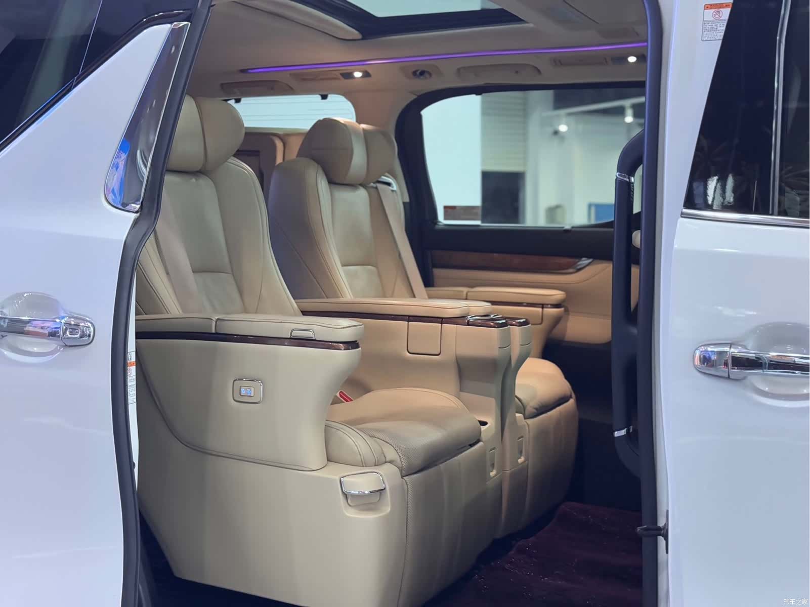 Toyota Alphard, 2018 11