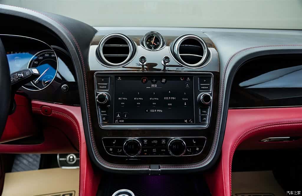 Bentley Bentayga, 2019 11