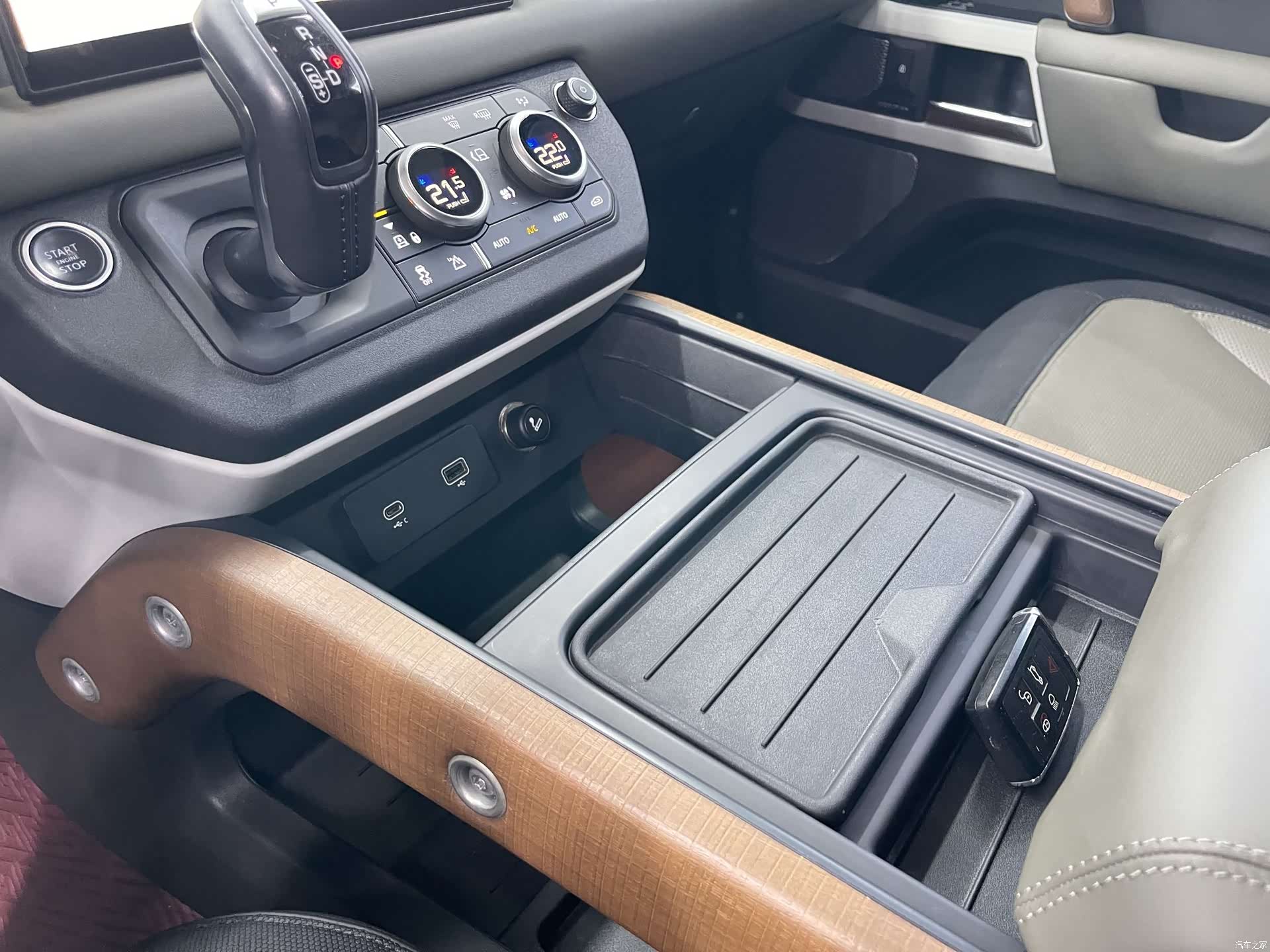 Land Rover Defender, 2021 16