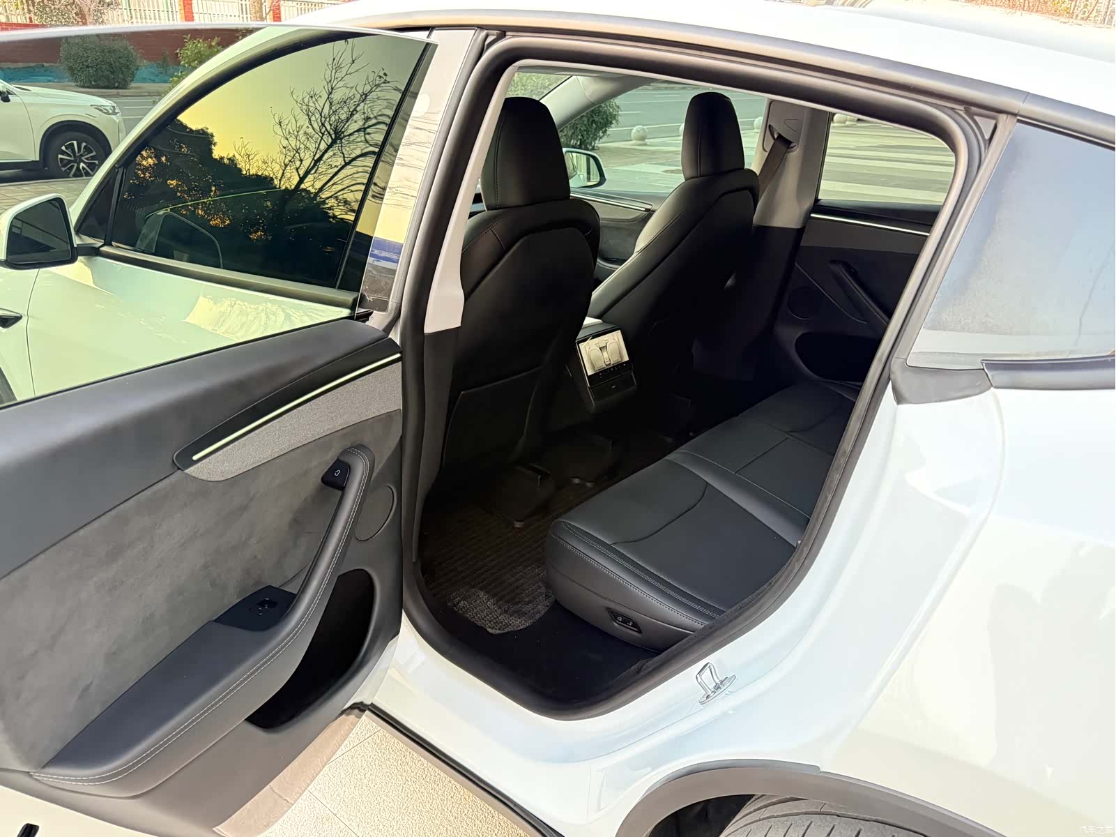 Tesla Model Y, 2025 7