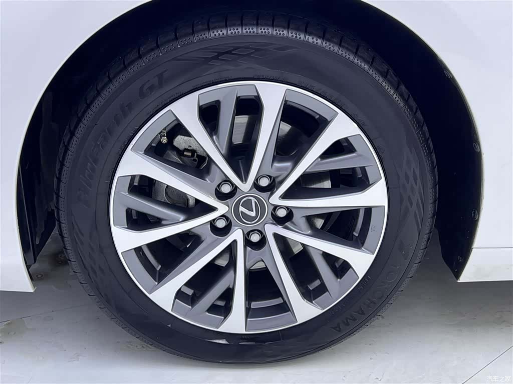 Lexus ES, 2024 11