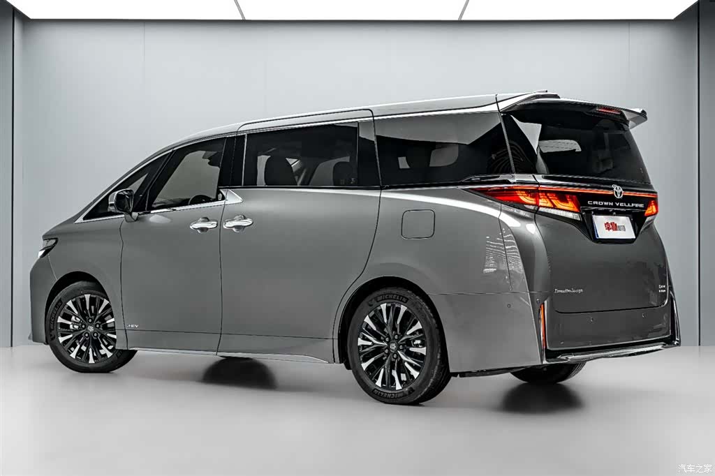 Toyota Vellfire, 2023 все фото